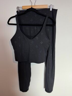Lululemon Logo Align Set!  Black Athletic Crop Align Tank and Leggings Set